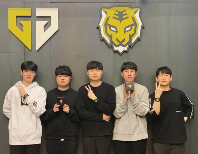 守面前的 守面前的