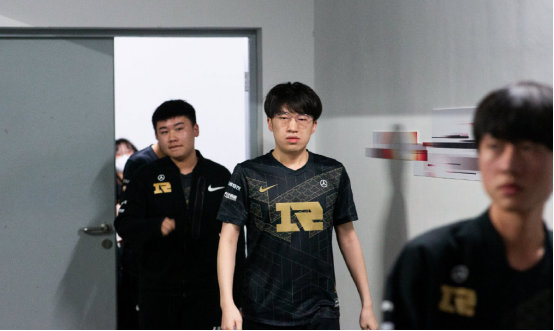 俱乐部之间 俱乐部之间