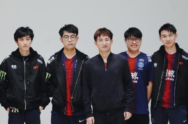 广州队在防 广州队在防