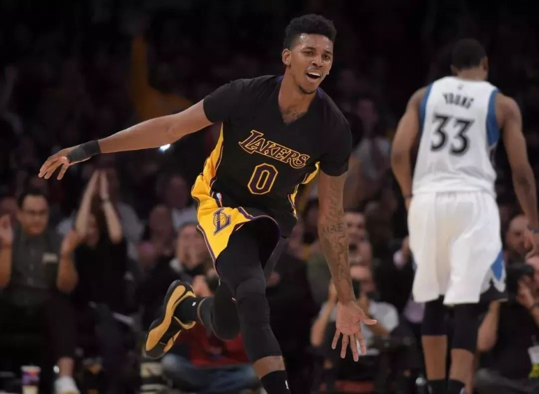 边路传中 边路传中